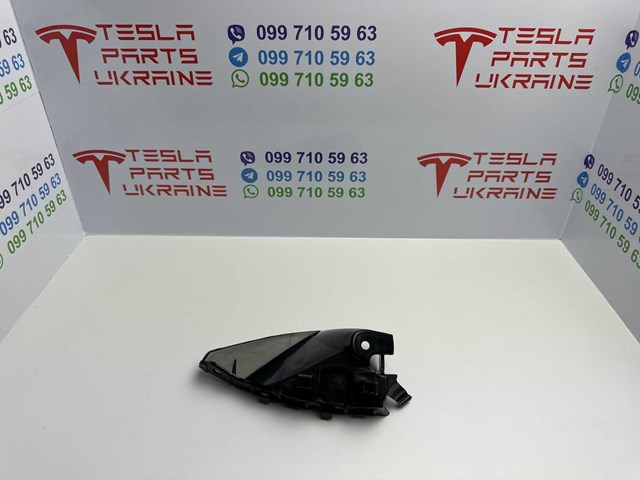 Кронштейн бампера переднього, зовнішній правий 109549600A Tesla