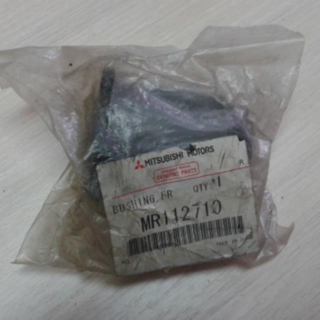 Сайлентблок переднього важеля MR112710 Mitsubishi