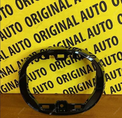 BCKB50721A Mazda Кронштейн емблеми решітки радіатора