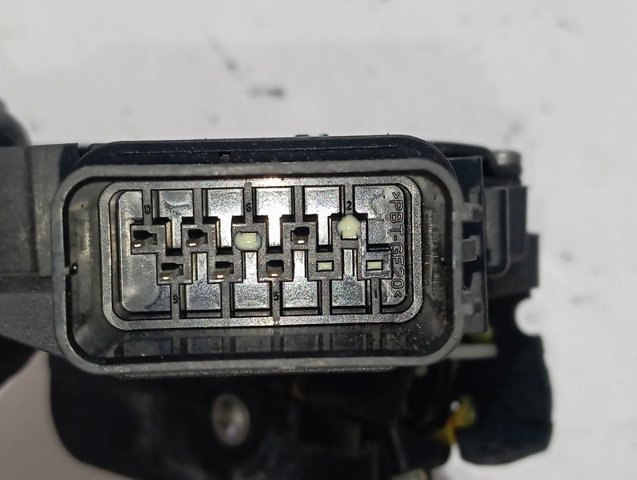 6M2AR26412BD Ford Замок задніх дверей, правих