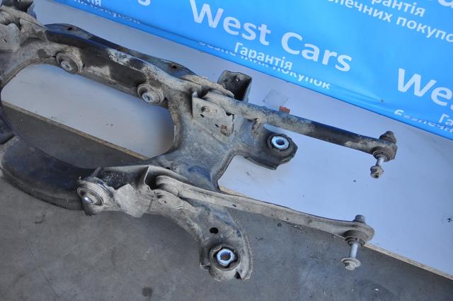 Балка задня LR072077 Land Rover