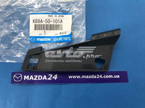 Накладка решітки радіатора права KB8A50101A Mazda
