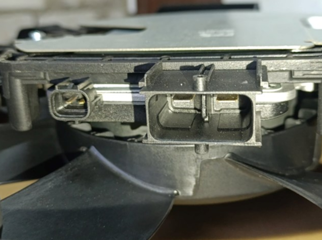 Купити FP70W114 FPS Дифузор радіатора охолодження, в зборі з двигуном і крильчаткою