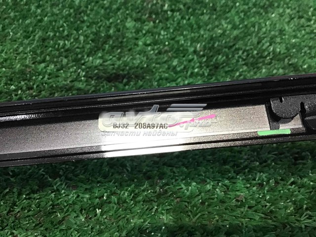 Купити LR055825 Land Rover 