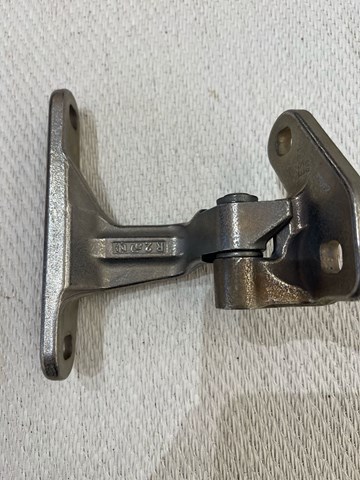 Петля передніх дверей права Mercedes A9107201500 ціна, від 100.22 USD