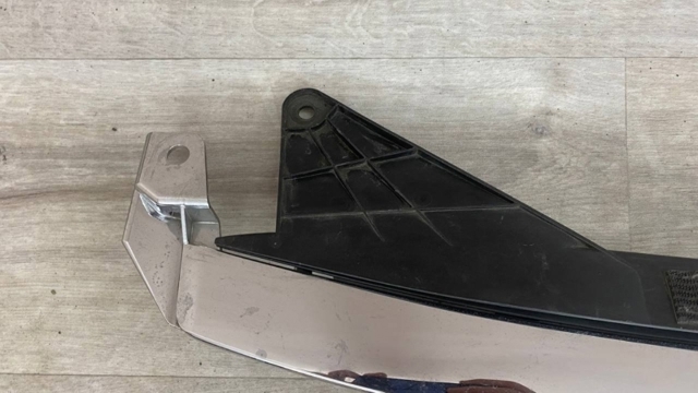 106247200E Tesla Кронштейн решітки радіатора