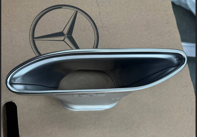 Насадка на глушник Mercedes A2234906101 ціна, від 107.66 USD