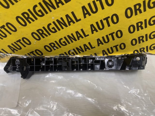 Купити 57707AN26A Subaru Направляюча переднього бампера, права