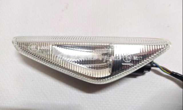 Поворотник правий BMW 7171008