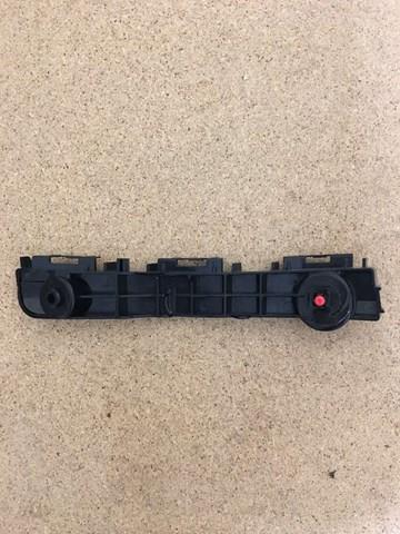 5214507030 Toyota Кронштейн бампера переднього, зовнішній правий