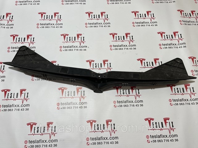 Купити 106247200E Tesla Кронштейн решітки радіатора