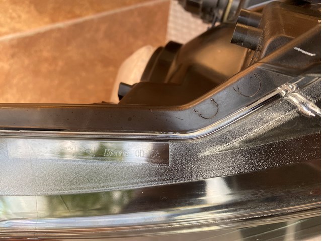 Купити 811300DA10 Toyota Права блок фара
