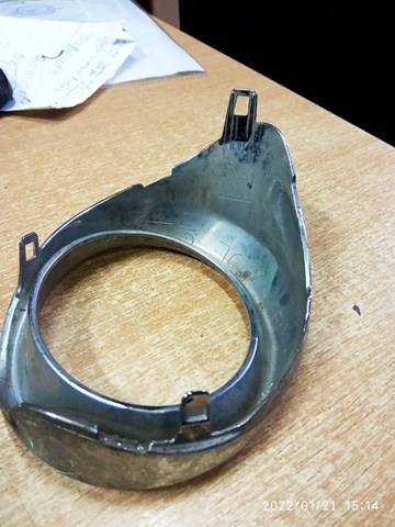 8148133040 Toyota Ободок/окантовка фари протитуманной, правий