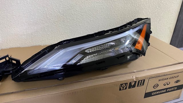 Купити 261256RR0A Nissan/Infiniti Фара денного світла, ліва