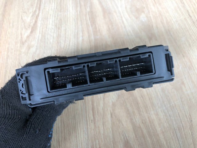 Купити LR061870 Land Rover 