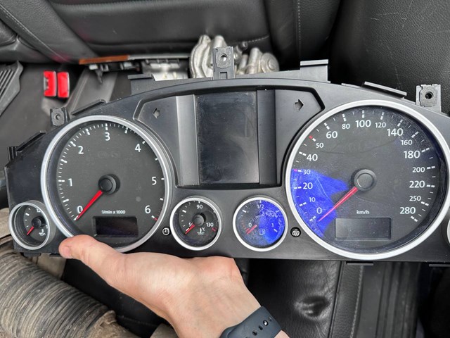 7L6920875L VAG Щиток приладів додатковий