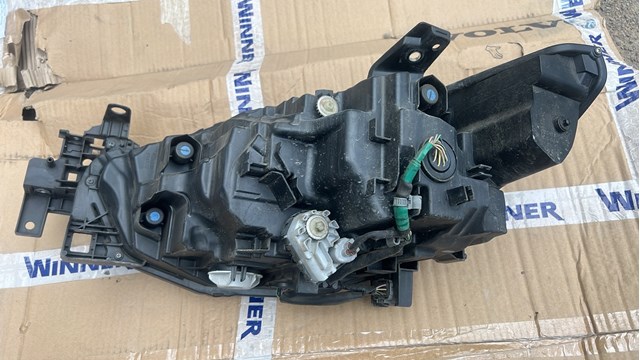 Купити GSJ451031A Mazda Права блок фара