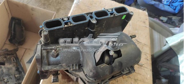 Впускний колектор 12631023 General Motors