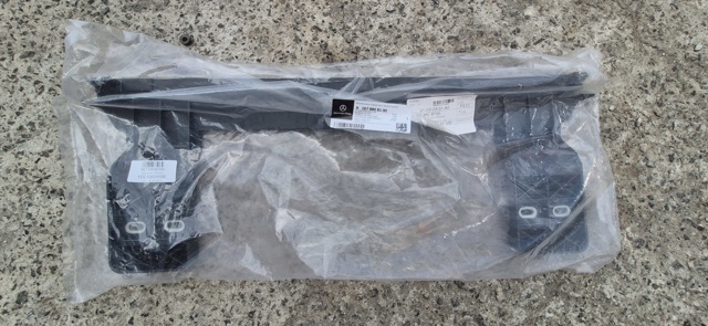 Кронштейн бампера заднього, центральний Mercedes A1678808100 ціна, від 97.02 USD