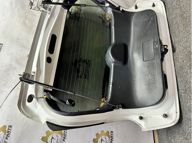 Купити K0100BV8AB Nissan/Infiniti Задня ляда