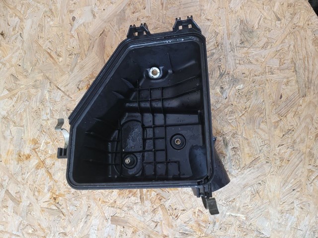 Коробка фільтра на Toyota RAV4 III A3