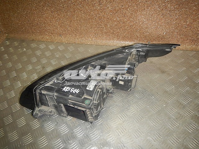 Фара права BJ3213W029EE Land Rover