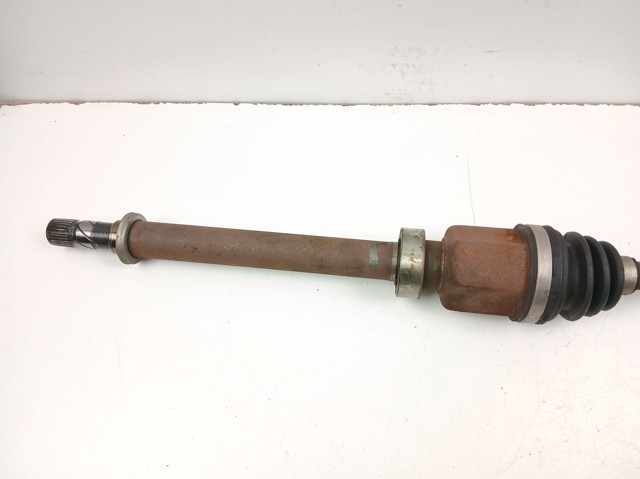Піввісь передня, права Renault (RVI) 391004698R ціна, від 150.07 USD