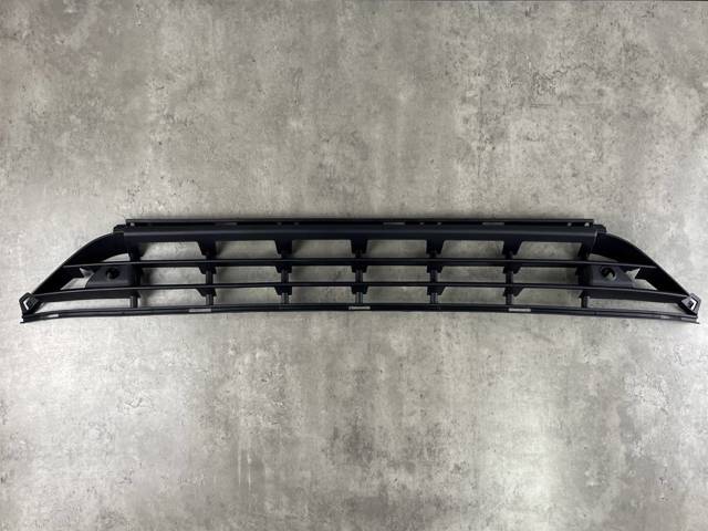 31323775 Volvo Решітка переднього бампера, нижня