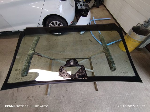 Купити 727121215R Renault (RVI) Вікно вітрове