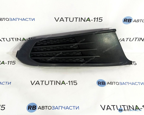 FP7426912 FPS Заглушка, решітка протитуманних фар бампера переднього, права