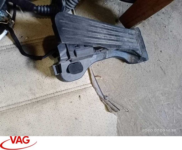1K1723503 VAG накладка педалей
