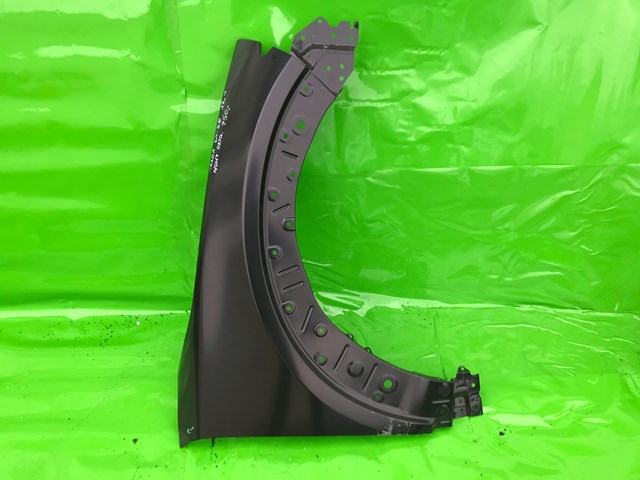 DGY952100 Mazda Крило переднє праве