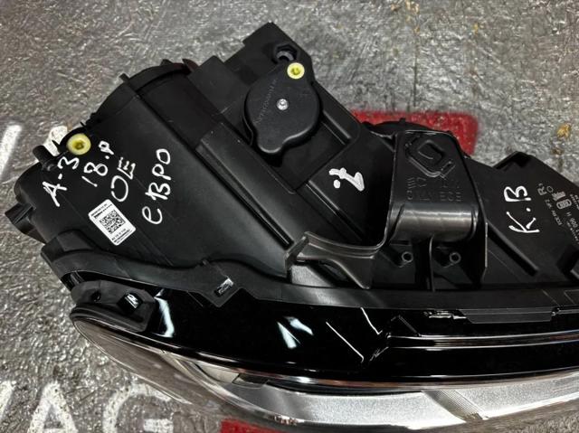  VAG 8V0941006H ціна, від 449.75 USD