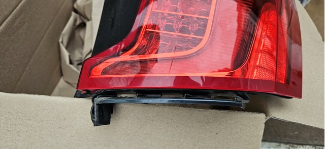 Купити 31468536 Volvo Задня права фара