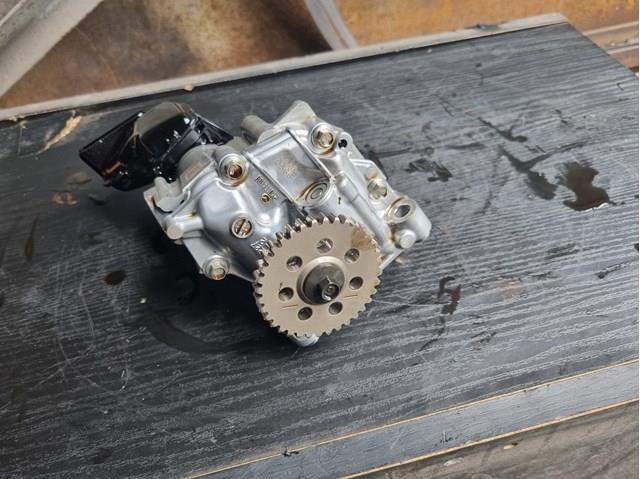 Купити PY0114100 Mazda Насос маслозакачуючий