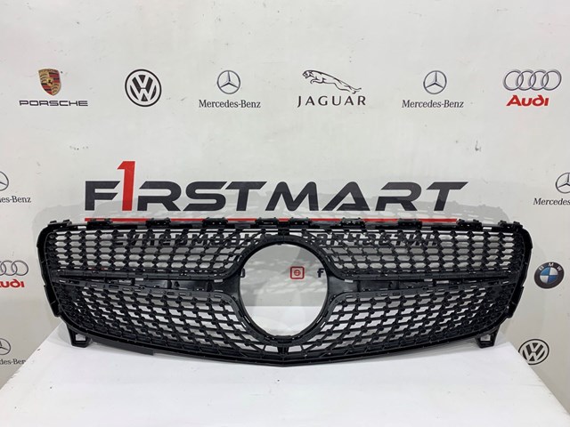 Решітка радіатора A1768881760 Mercedes