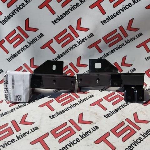 Кронштейн бампера переднього, лівий 106142400B Tesla