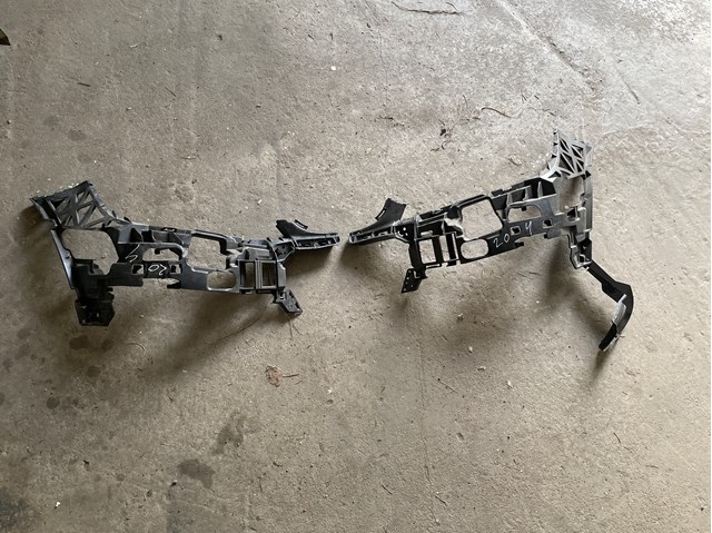 Праве кріплення переднього бампера FPS FP4637932 ціна, від 16.57 USD