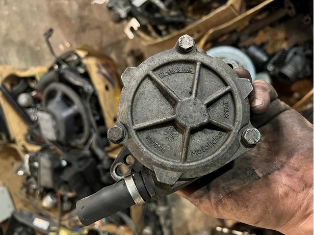 Вакуумний насос 2246126 BMW