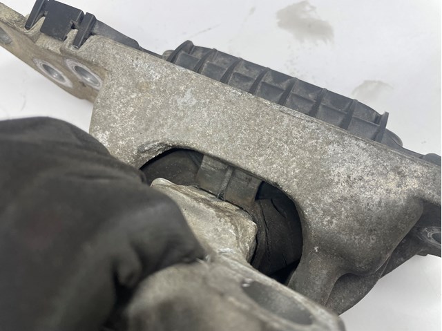 Права подушка двигуна General Motors 13434345 ціна, від 54.18 USD