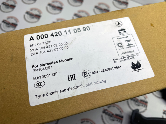 A000420110590 Mercedes Передні гальмівні колодки