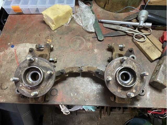 Цапфа передні праві Ford MEF268 ціна, від 50.26 USD
