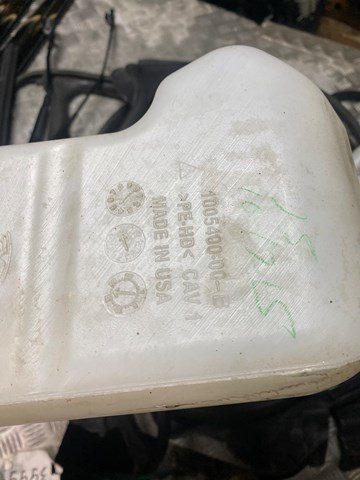 Бачок омивача 100540000B Tesla