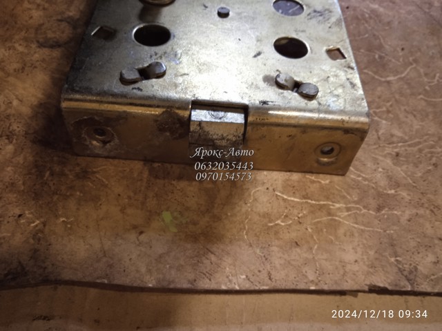 Замок передньої двері, лівої DK 469610501213 ціна, від 14.77 USD