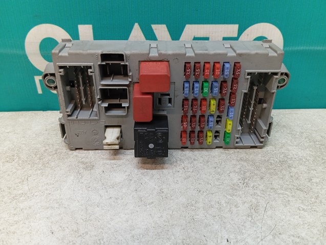 Блок запобіжників 1369571080 Peugeot/Citroen
