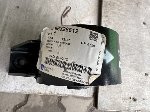 Подушка двигуна передня 96328612 General Motors