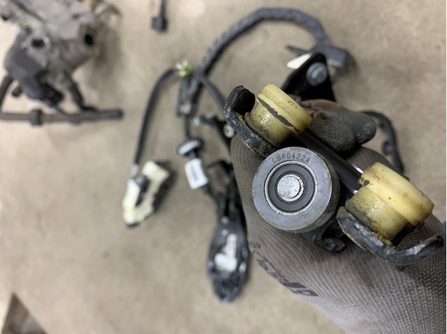 Купити 9816964880 Peugeot/Citroen Ролик двері бічної/зсувної, правий нижній