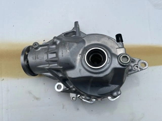 Редуктор передній A2063303802 Mercedes