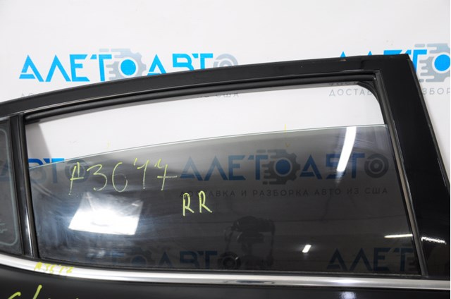 Скло задньої двері правої Nissan/Infiniti 823004RA0A