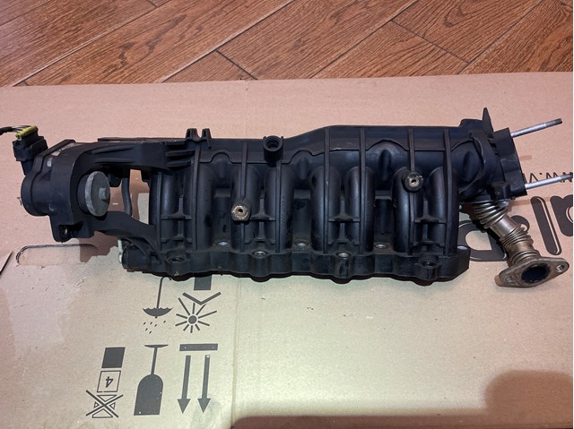 Впускний колектор 283102A803 Hyundai/Kia